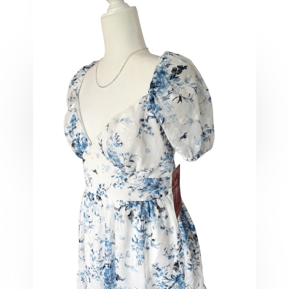 Emerald Sundae Blue and White Floral Sweetheart Neckline Cottage Midi Dress NWT - Picture 2 of 7